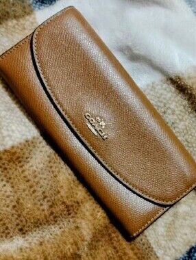 COACH Tan Pebbled Leather Continental Wallet with Gold Metal Logo